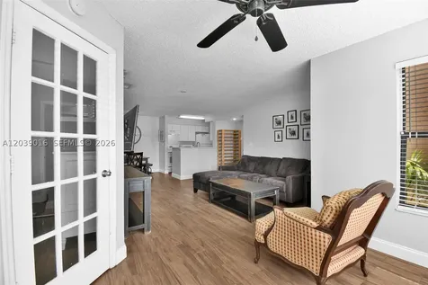 2866 S University Drive Davie FL 33328