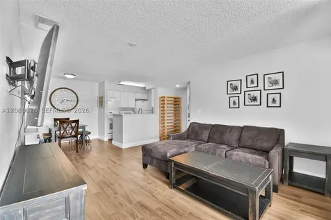2866 S University Drive Davie FL 33328