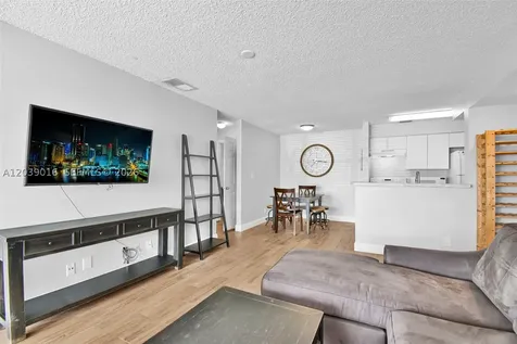 2866 S University Drive Davie FL 33328