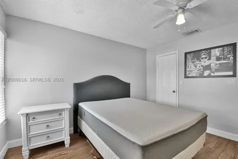 2866 S University Drive Davie FL 33328