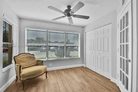 2866 S University Drive Davie FL 33328