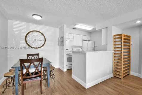 2866 S University Drive Davie FL 33328
