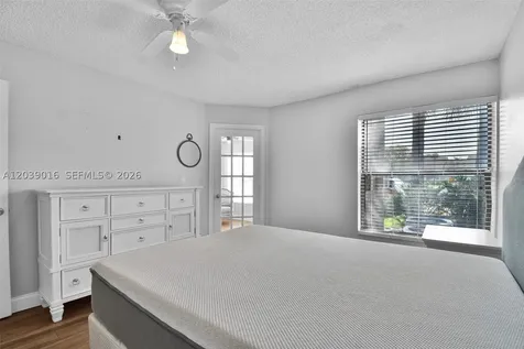 2866 S University Drive Davie FL 33328
