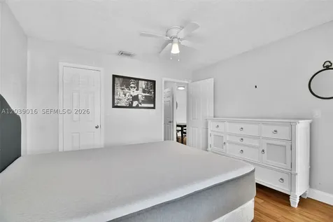 2866 S University Drive Davie FL 33328
