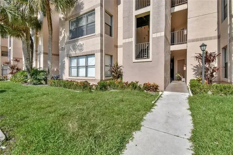 2866 S University Drive Davie FL 33328