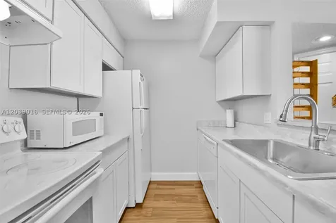 2866 S University Drive Davie FL 33328