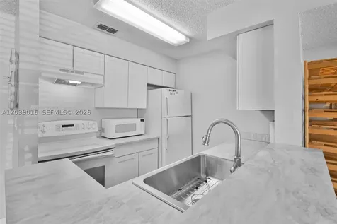 2866 S University Drive Davie FL 33328