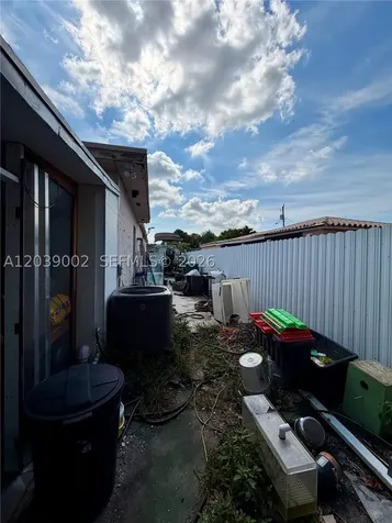 400 NW 44th Avenue Miami FL 33126