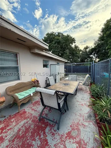 400 NW 44th Avenue Miami FL 33126
