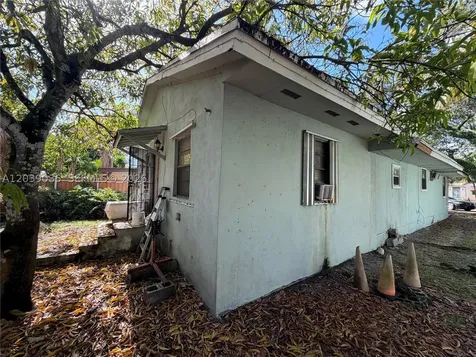 1885 NW 113th Terrace Miami FL 33167