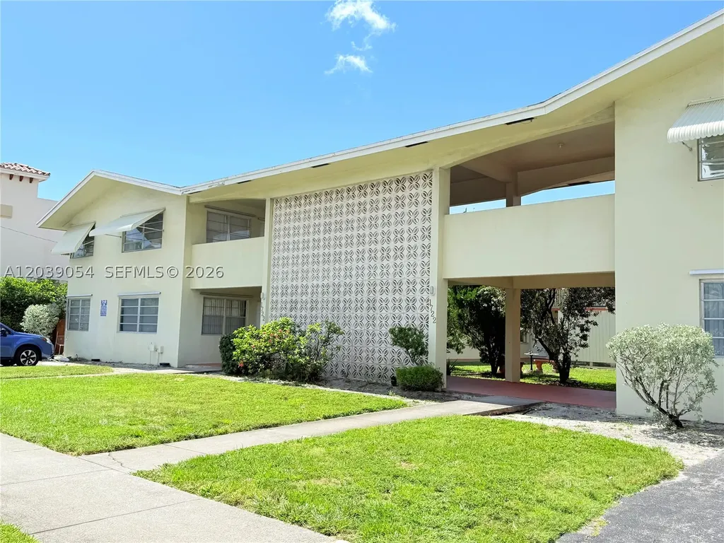 1722 Mayo Street Hollywood FL 33020