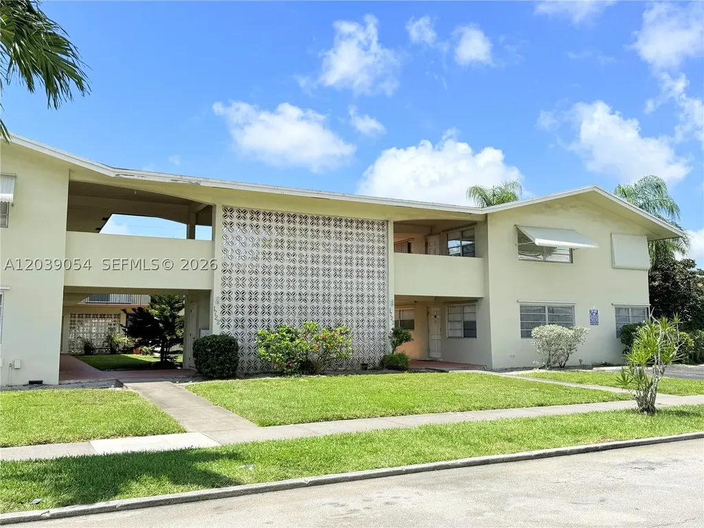 1722 Mayo Street Hollywood FL 33020