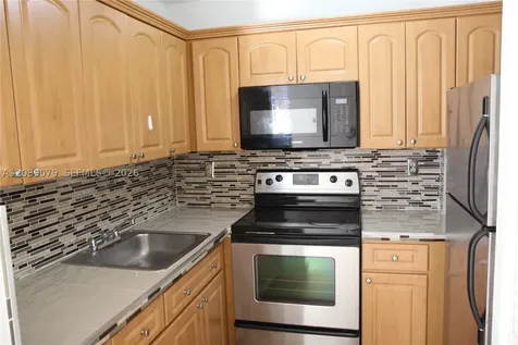 8075 NW 7th Street Miami FL 33126