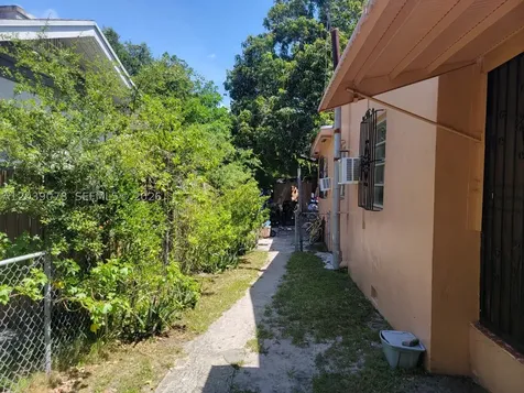 75 NE 49th Street Miami FL 33137
