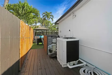 6751 SW 13th Street Miami FL 33144