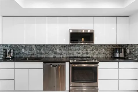 5055 Collins Avenue Miami Beach FL 33140