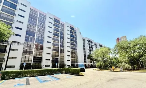16909 N Bay Road Sunny Isles Beach FL 33160