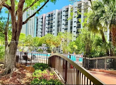 16909 N Bay Road Sunny Isles Beach FL 33160