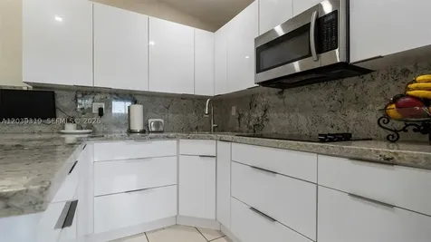 7548 NW 173rd Terrace Hialeah FL 33015