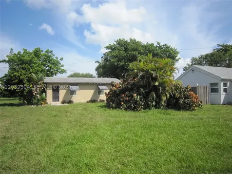411 Columbus Parkway Hollywood FL 33021
