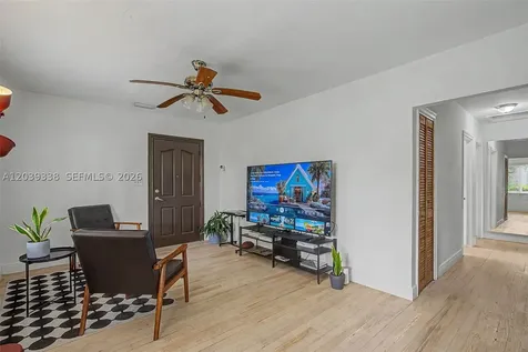 702 Boabadilla Coral Gables FL 33134
