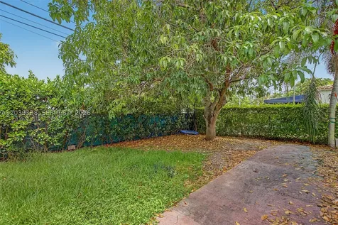 702 Boabadilla Coral Gables FL 33134