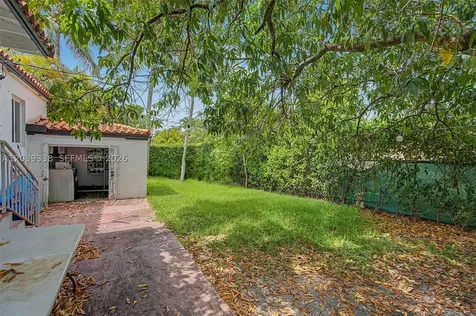 702 Boabadilla Coral Gables FL 33134