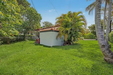 702 Boabadilla Coral Gables FL 33134