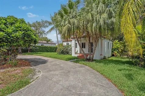 702 Boabadilla Coral Gables FL 33134