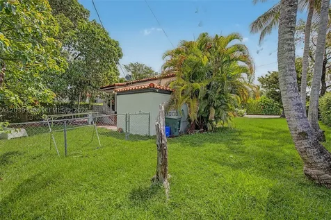 702 Boabadilla Coral Gables FL 33134