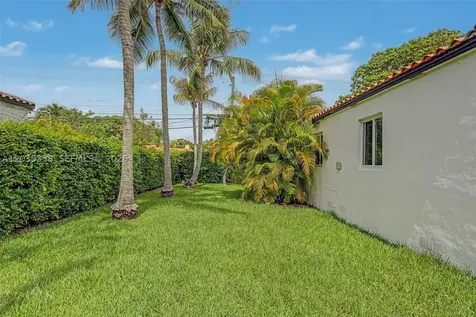 702 Boabadilla Coral Gables FL 33134