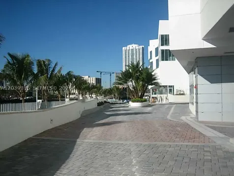 325 S Biscayne Boulevard Miami FL 33131