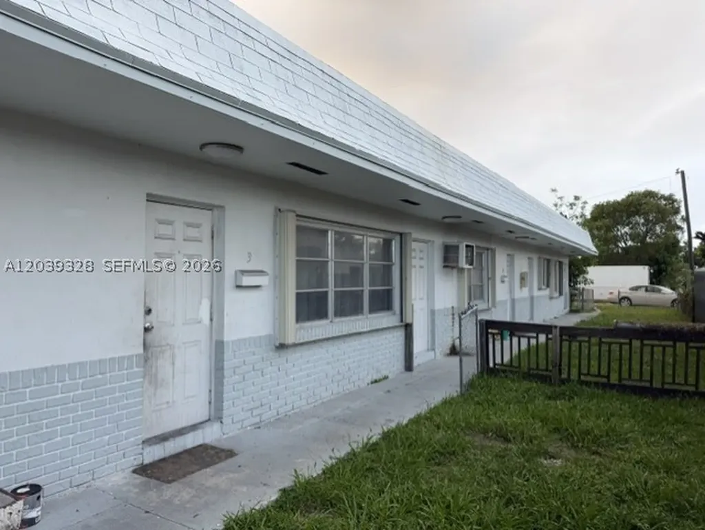 2128 Roosevelt Street Hollywood FL 33020