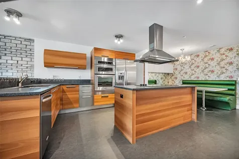 2950 NE 188th Street Aventura FL 33180