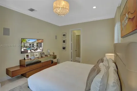 1529 Shoreline Way Hollywood FL 33019