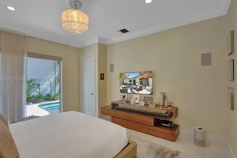 1529 Shoreline Way Hollywood FL 33019