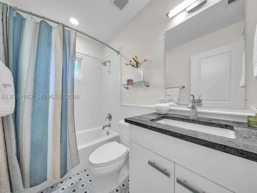 736 NE 17th Way Fort Lauderdale FL 33304