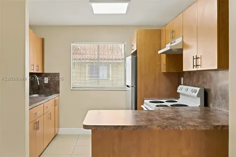 2730 W 61st Place Hialeah FL 33016