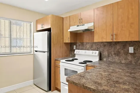 2730 W 61st Place Hialeah FL 33016