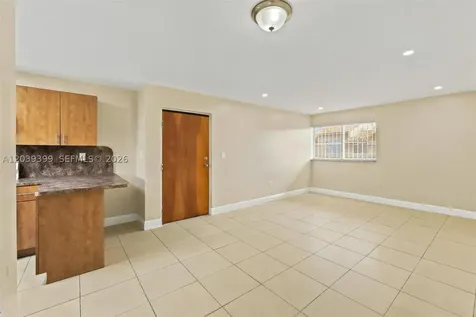 2730 W 61st Place Hialeah FL 33016