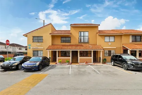 2730 W 61st Place Hialeah FL 33016