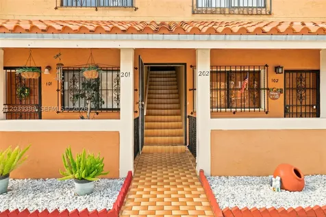 2730 W 61st Place Hialeah FL 33016