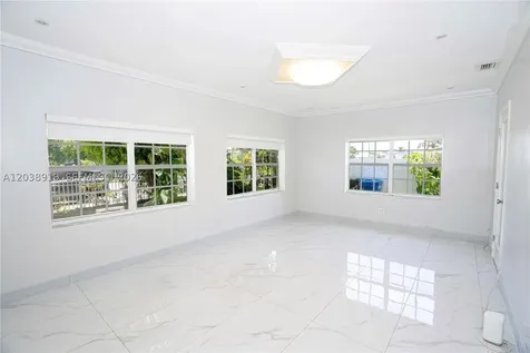 16990 NE 5th Court North Miami Beach FL 33162