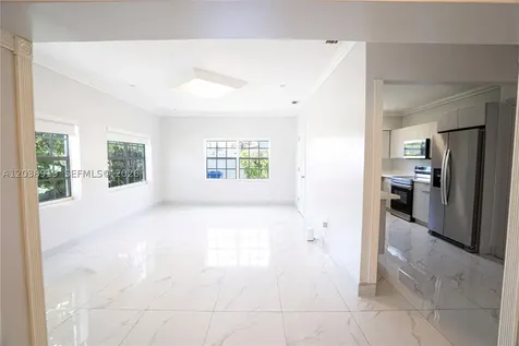 16990 NE 5th Court North Miami Beach FL 33162