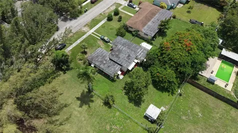 27 NW 18th Street Homestead FL 33030