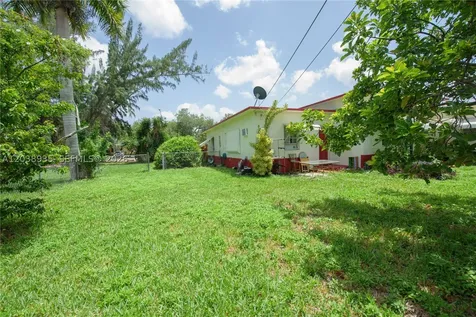 27 NW 18th Street Homestead FL 33030