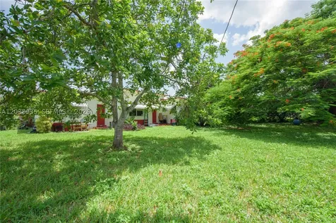 27 NW 18th Street Homestead FL 33030