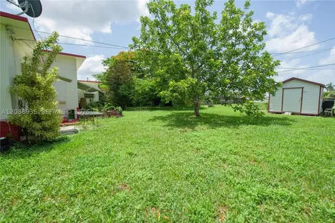 27 NW 18th Street Homestead FL 33030
