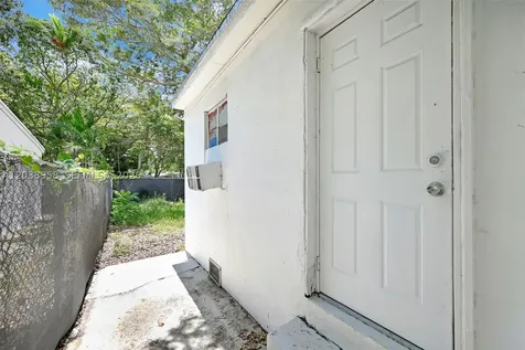 5511 NW 12th Avenue Miami FL 33127