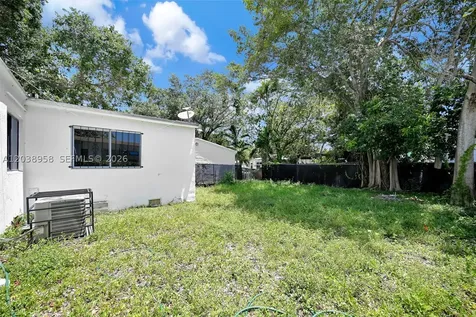 5511 NW 12th Avenue Miami FL 33127